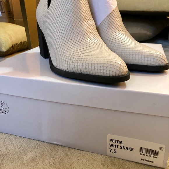 Steve Madden Petra Open Side Bootie - White Snake - Picture 4 of 8